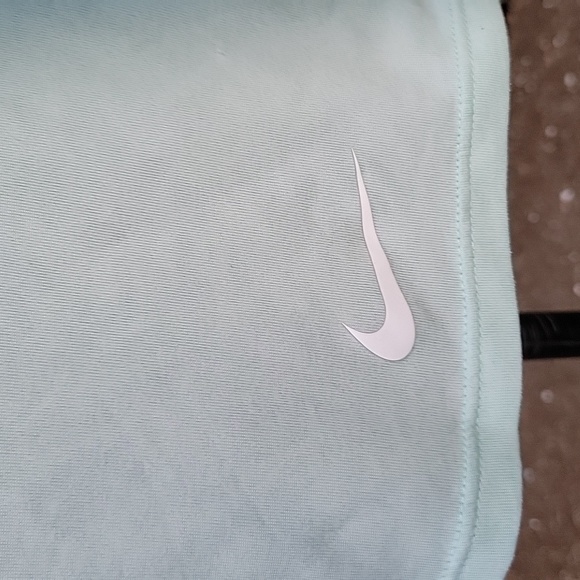 Nike Dri-Fit Performance Hoodie - Picture 7 of 17